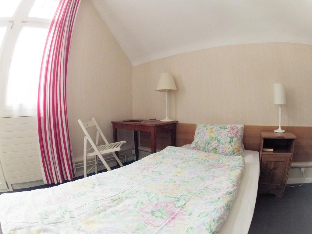 Basicrooms Hotel Unterseen Værelse billede