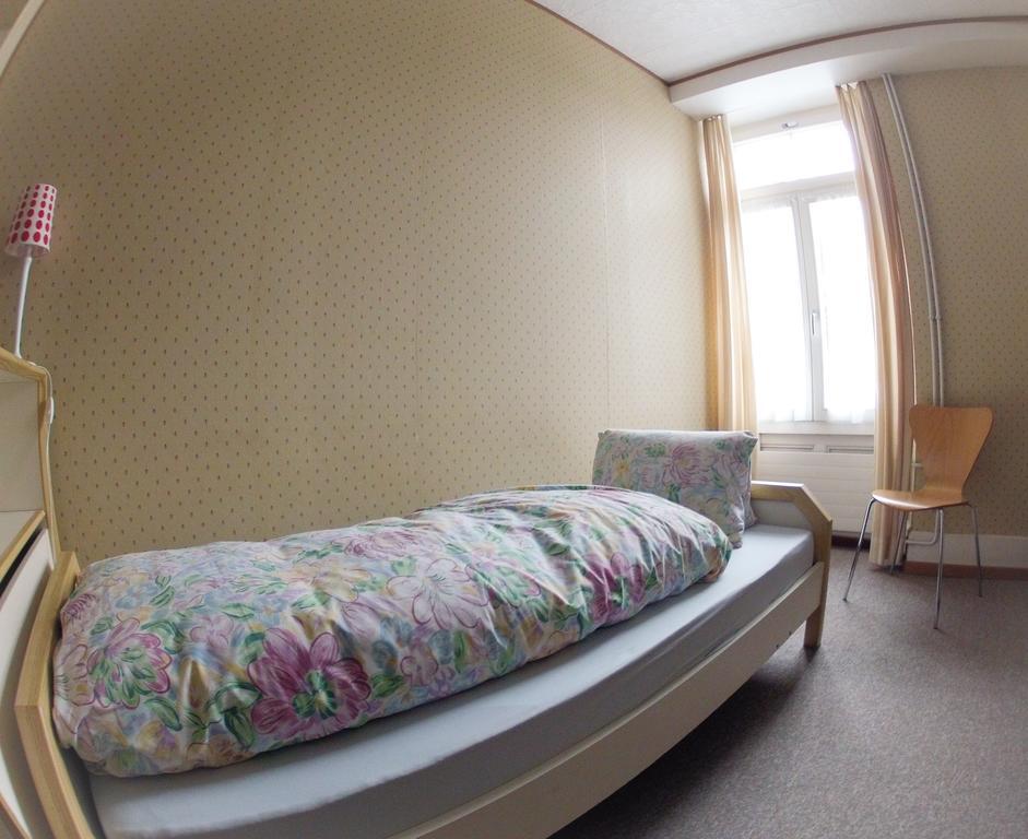 Basicrooms Hotel Unterseen Værelse billede