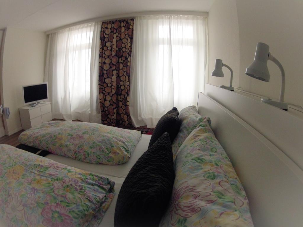 Basicrooms Hotel Unterseen Værelse billede