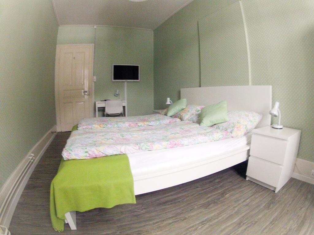 Basicrooms Hotel Unterseen Værelse billede