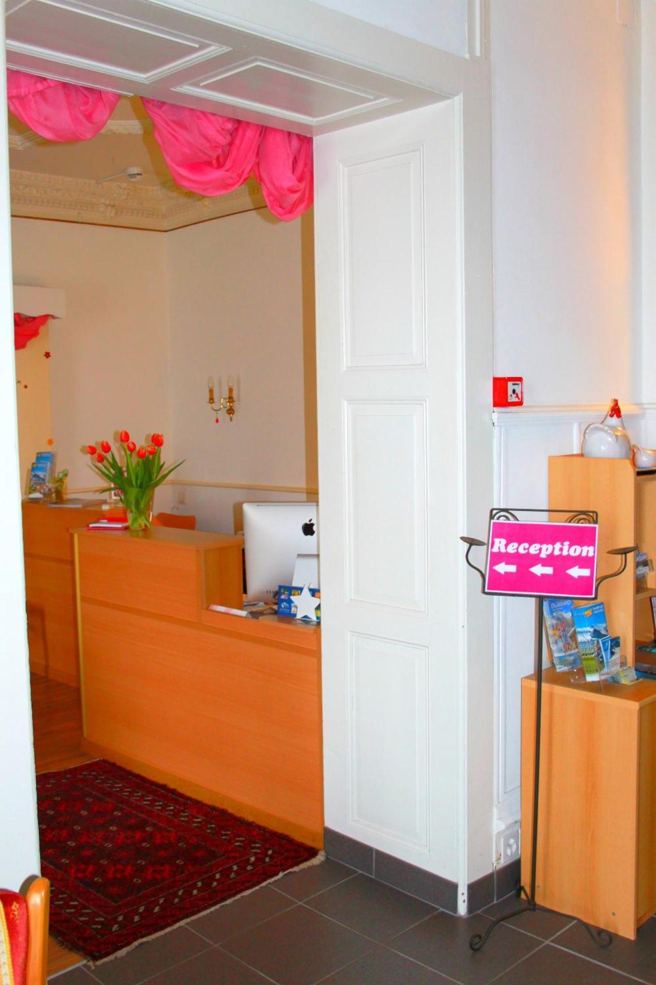 Basicrooms Hotel Unterseen Eksteriør billede