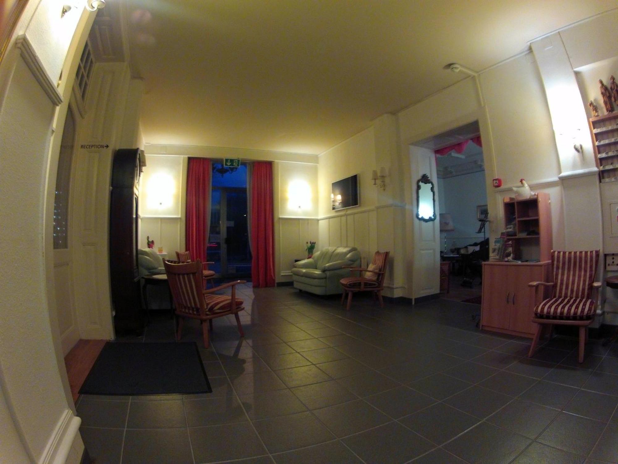 Basicrooms Hotel Unterseen Eksteriør billede